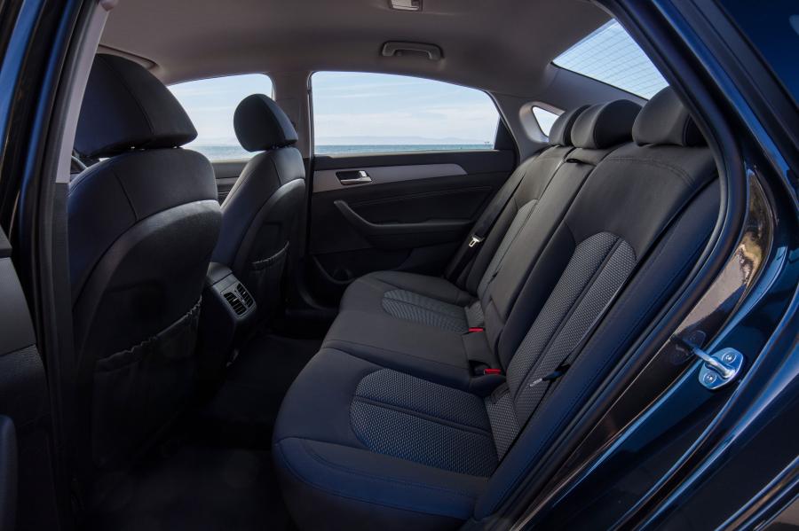 Интерьер Hyundai Sonata Active (LF) 2017 года  (AU) (фото 7 из 12)